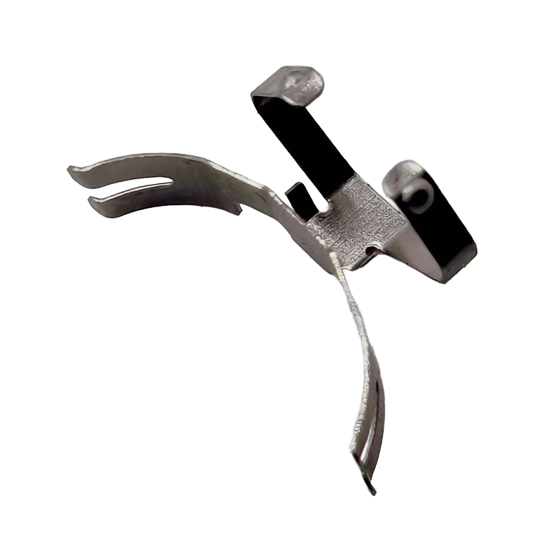 How does stainless steel improve the corrosion resistance of metal battery clip contacts?